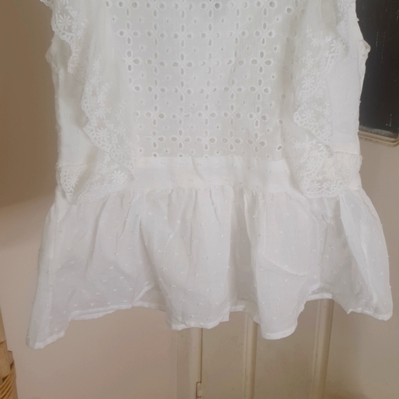 🤍 White Blouse 🤍 - Picture 5 of 5